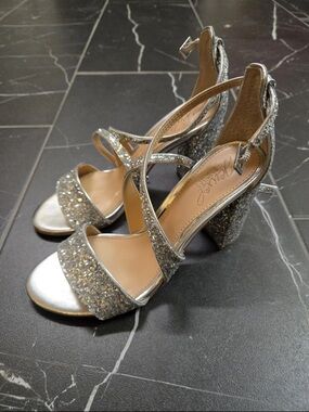 Badgley Mischka Jewel Block Heels Strappy Silver Grey Glitter Women’s Size 6.5